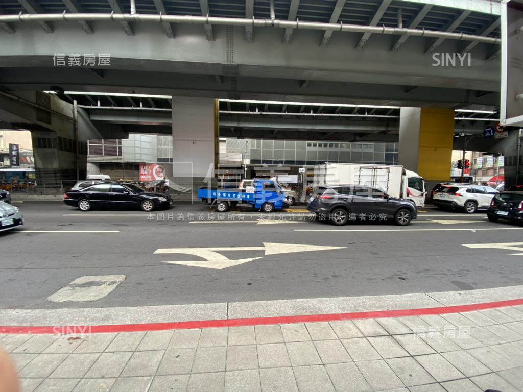 中正路稀有傳家邊間店面房屋室內格局與周邊環境