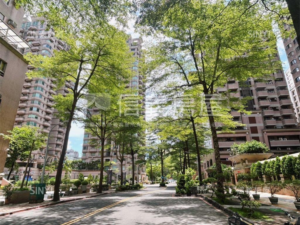 河堤世界精裝兩房平車房屋室內格局與周邊環境