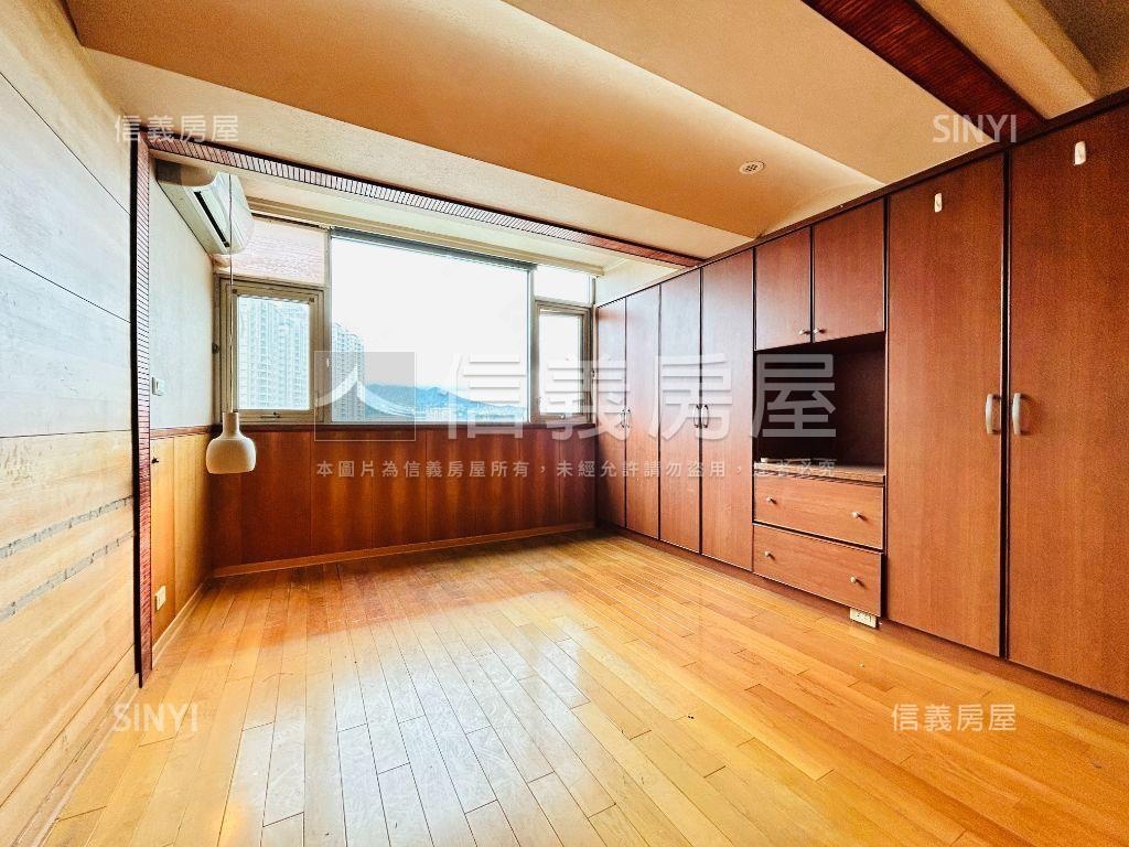 正三民路捷運三房房屋室內格局與周邊環境