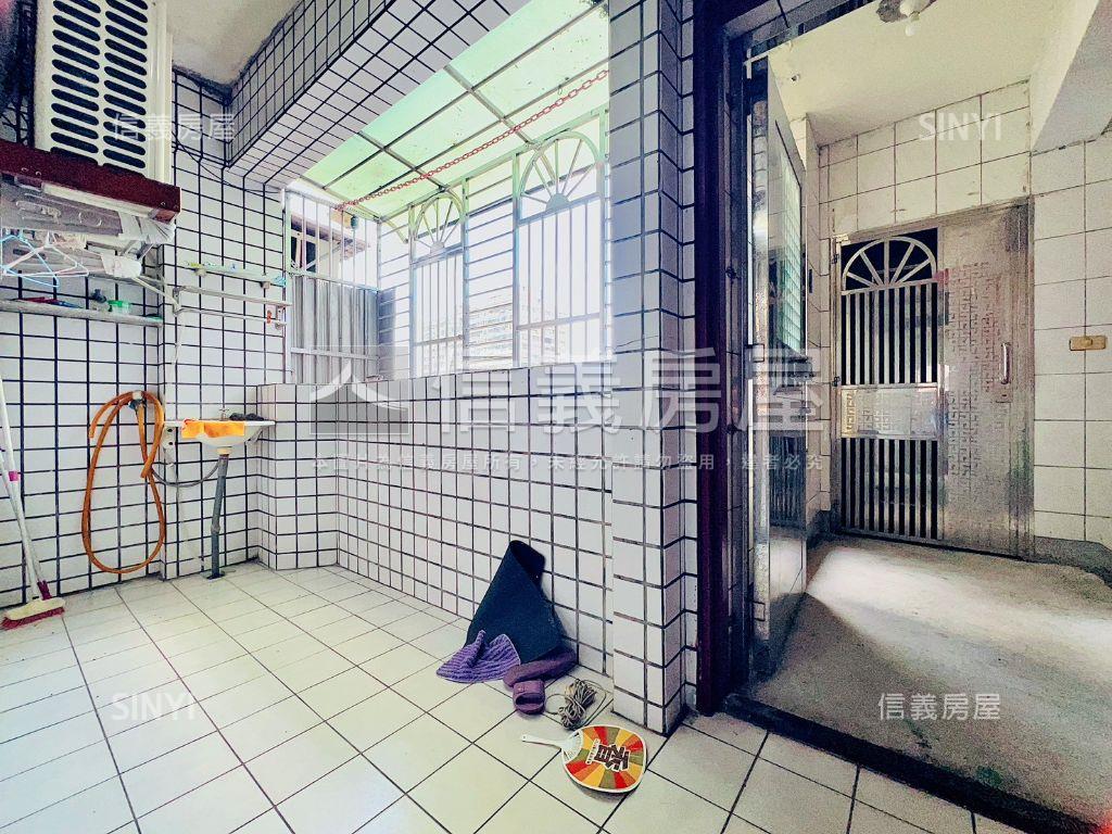 未來捷運自由大空間房屋室內格局與周邊環境