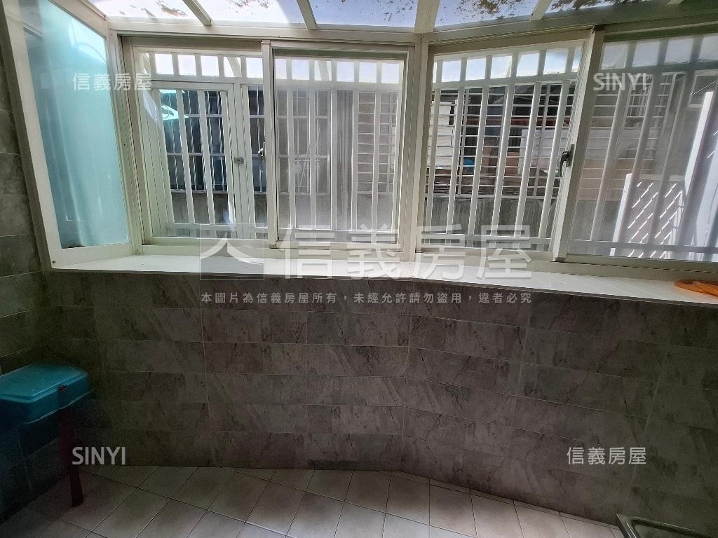 近捷運低公設華廈房屋室內格局與周邊環境