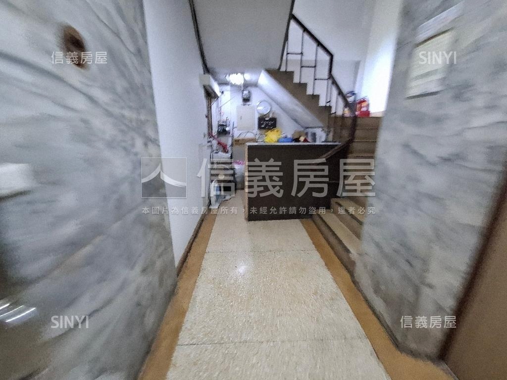 近捷運低公設華廈房屋室內格局與周邊環境