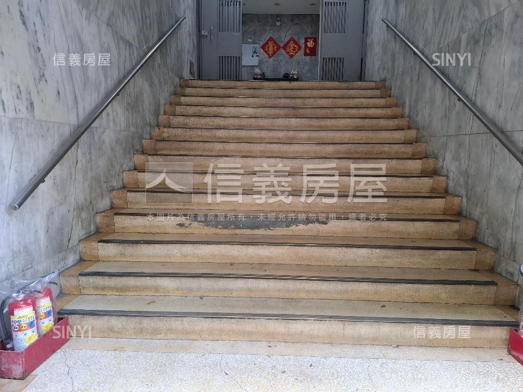 捷運中山國小漂亮兩房華廈房屋室內格局與周邊環境