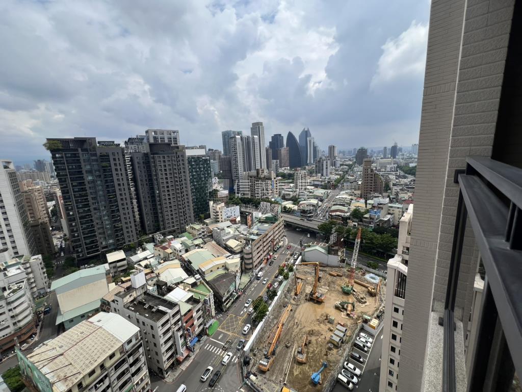中港層峰高樓三房美裝平車房屋室內格局與周邊環境