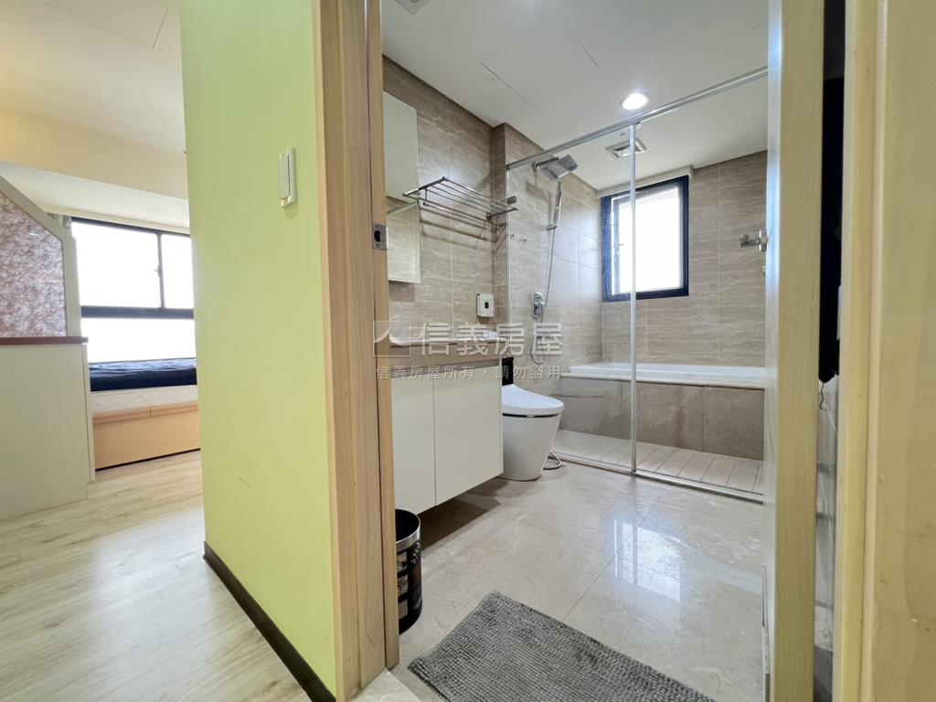 中港層峰高樓三房美裝平車房屋室內格局與周邊環境