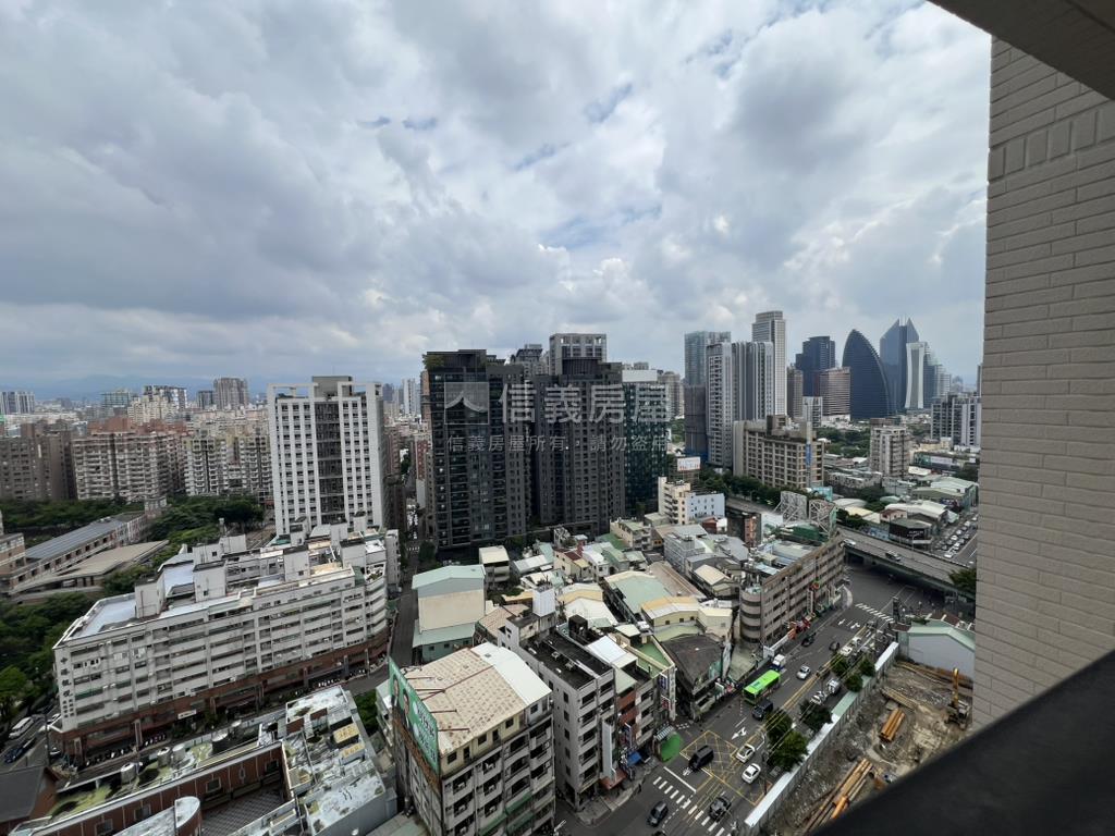 中港層峰高樓三房美裝平車房屋室內格局與周邊環境