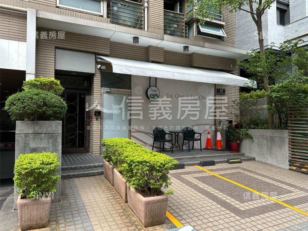 中山北路挑高金店房屋室內格局與周邊環境