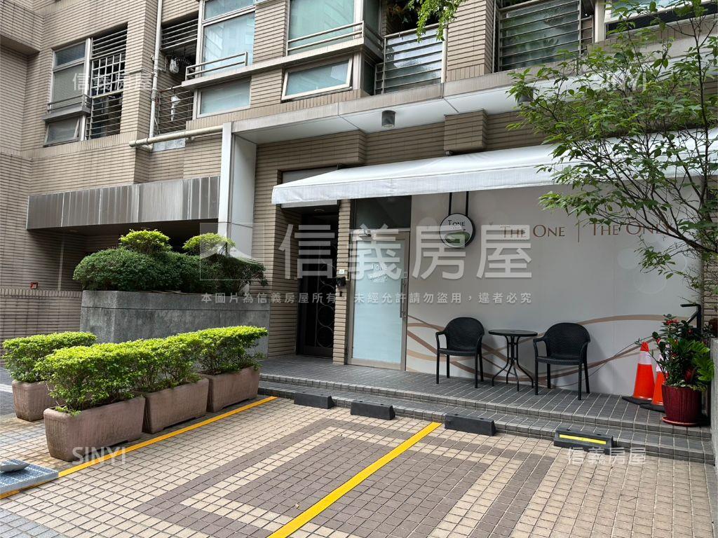 中山北路挑高金店房屋室內格局與周邊環境