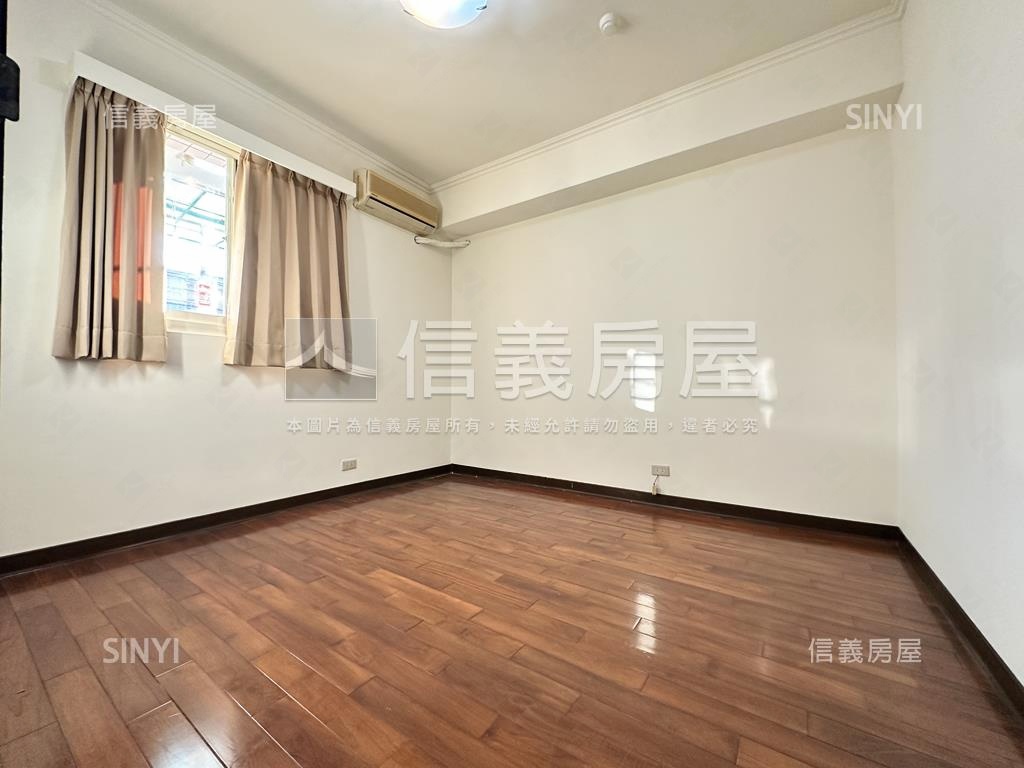 秀朗愛買電梯三房房屋室內格局與周邊環境
