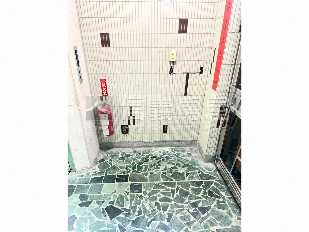 秀朗愛買電梯三房房屋室內格局與周邊環境