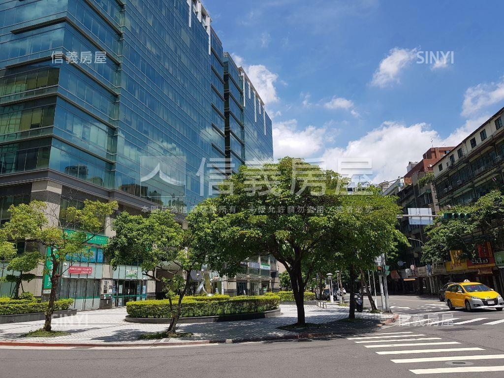 長虹凱旋２２３坪＋４車房屋室內格局與周邊環境