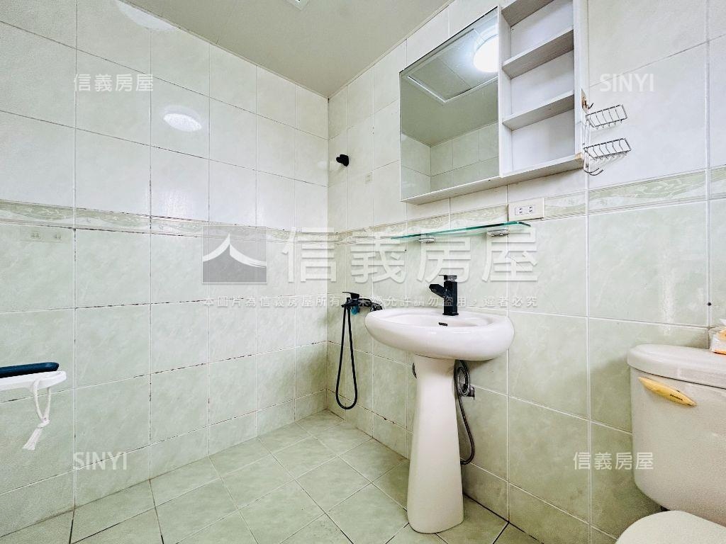 眺望仁愛國小前後陽台美寓房屋室內格局與周邊環境
