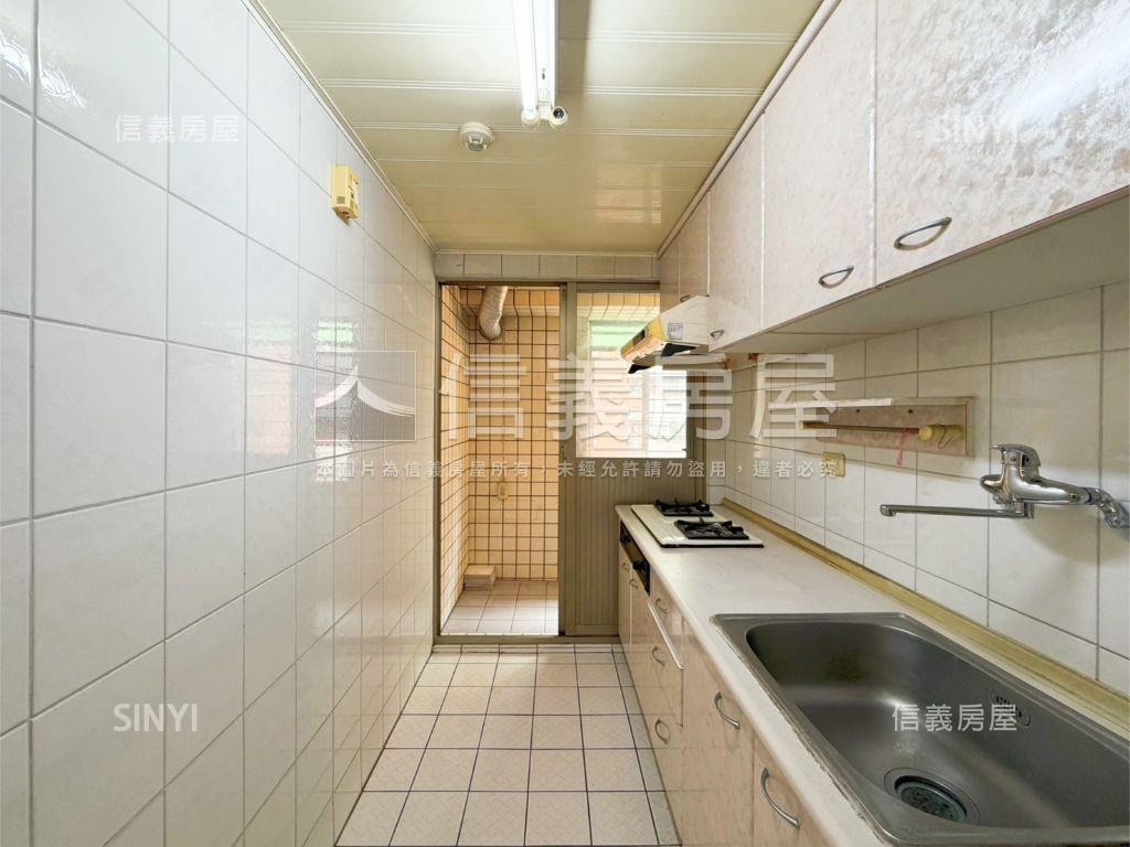 景安宏璽溫馨三房坡平車位房屋室內格局與周邊環境