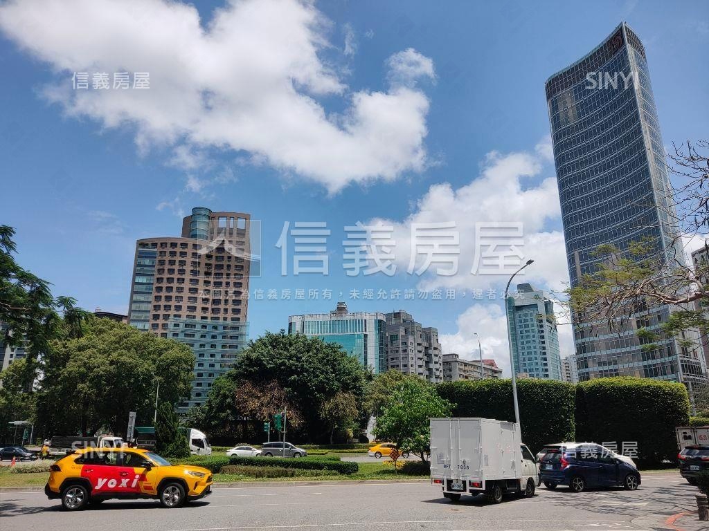 仁愛圓環旁邊店面房屋室內格局與周邊環境