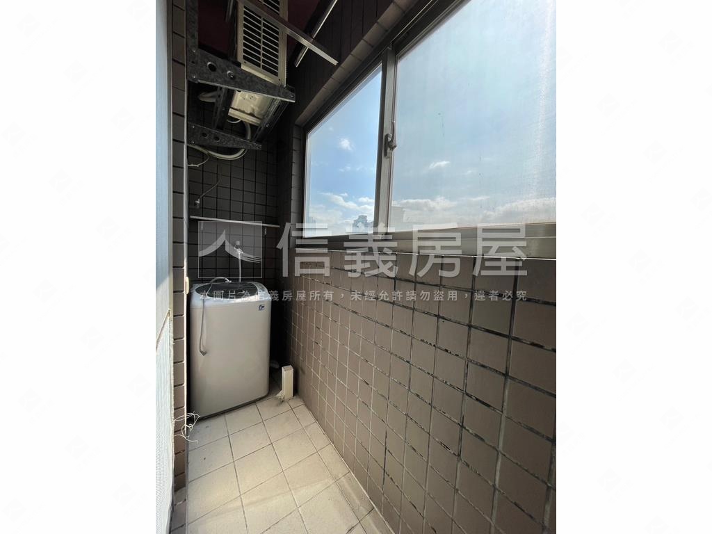 大坪林捷運有陽台套房房屋室內格局與周邊環境