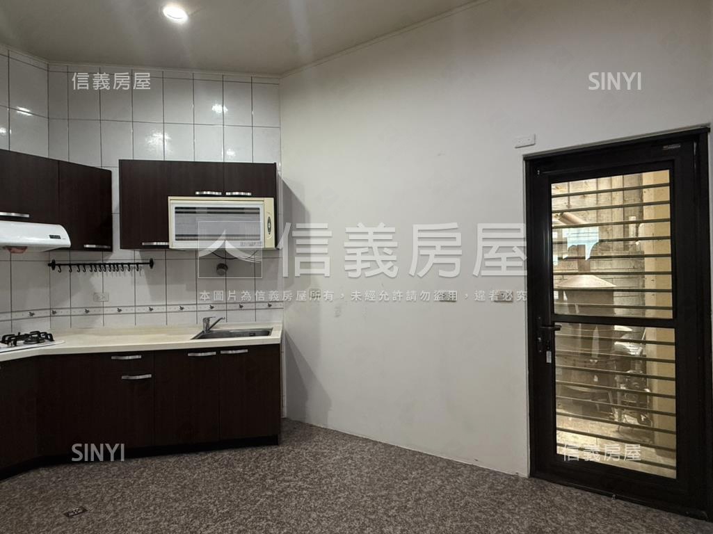 近家樂福震後黃金透天店面房屋室內格局與周邊環境