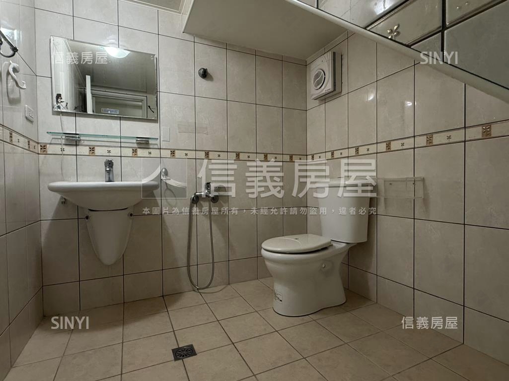 近家樂福震後黃金透天店面房屋室內格局與周邊環境