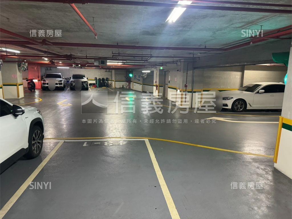信義世貿Ｗ１１０坡平車位房屋室內格局與周邊環境