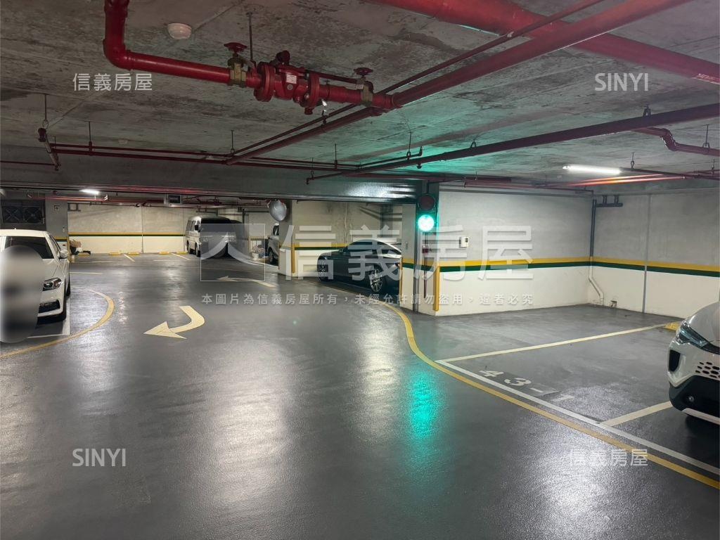信義世貿Ｗ１１０坡平車位房屋室內格局與周邊環境