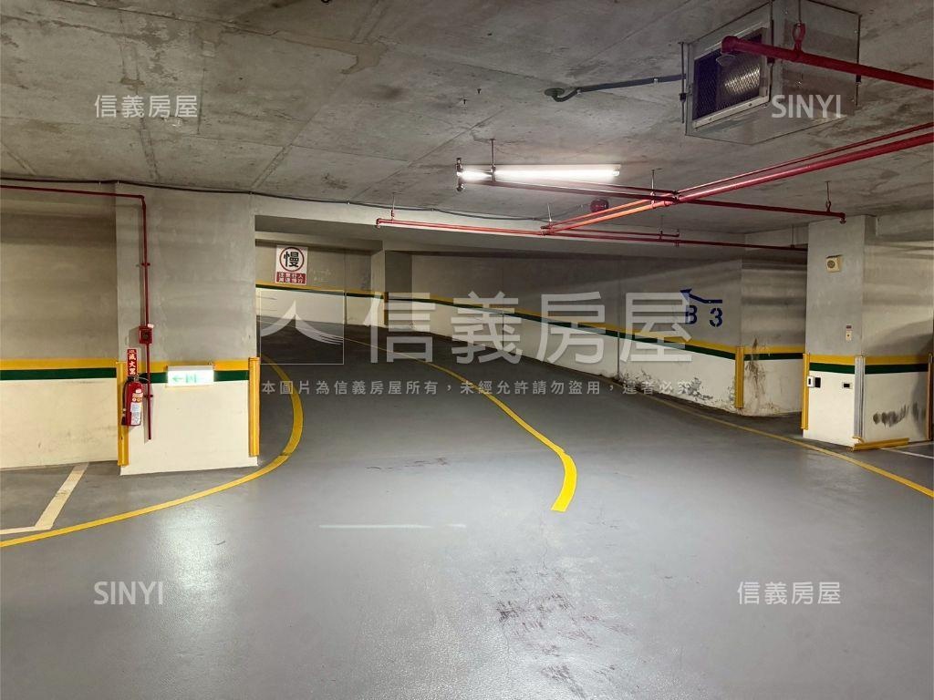 信義世貿Ｗ１１０坡平車位房屋室內格局與周邊環境