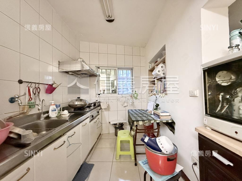 亞灣稀有屋況佳一樓寓邸房屋室內格局與周邊環境