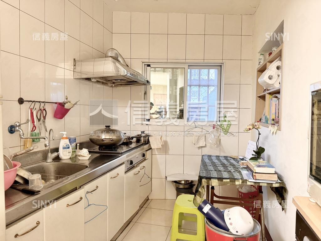 亞灣稀有屋況佳一樓寓邸房屋室內格局與周邊環境