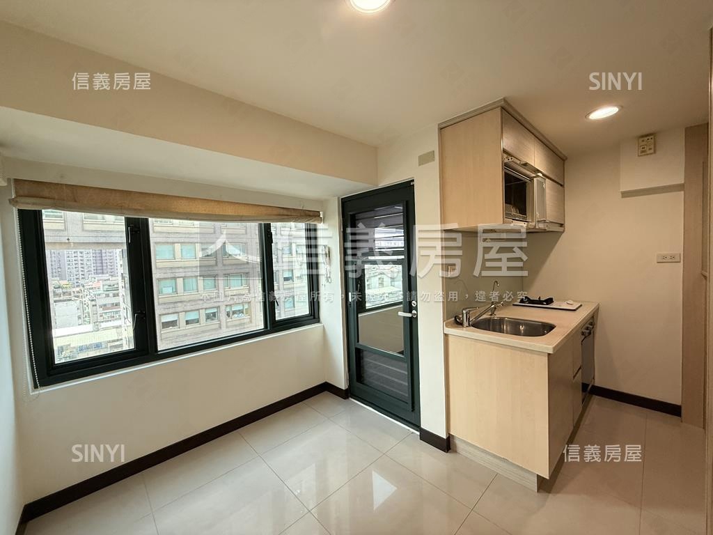 碧空如洗大窗美景ＥＡＴ房屋室內格局與周邊環境