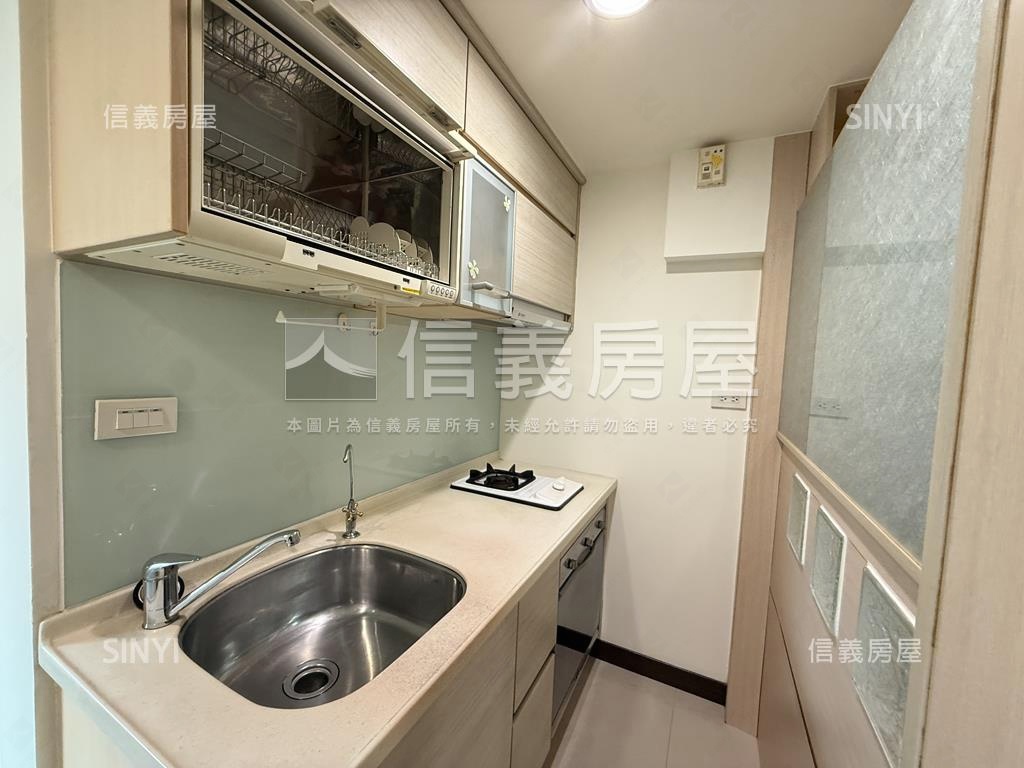 碧空如洗大窗美景ＥＡＴ房屋室內格局與周邊環境