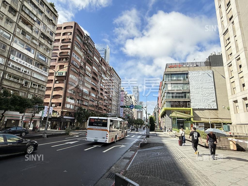 碧空如洗大窗美景ＥＡＴ房屋室內格局與周邊環境