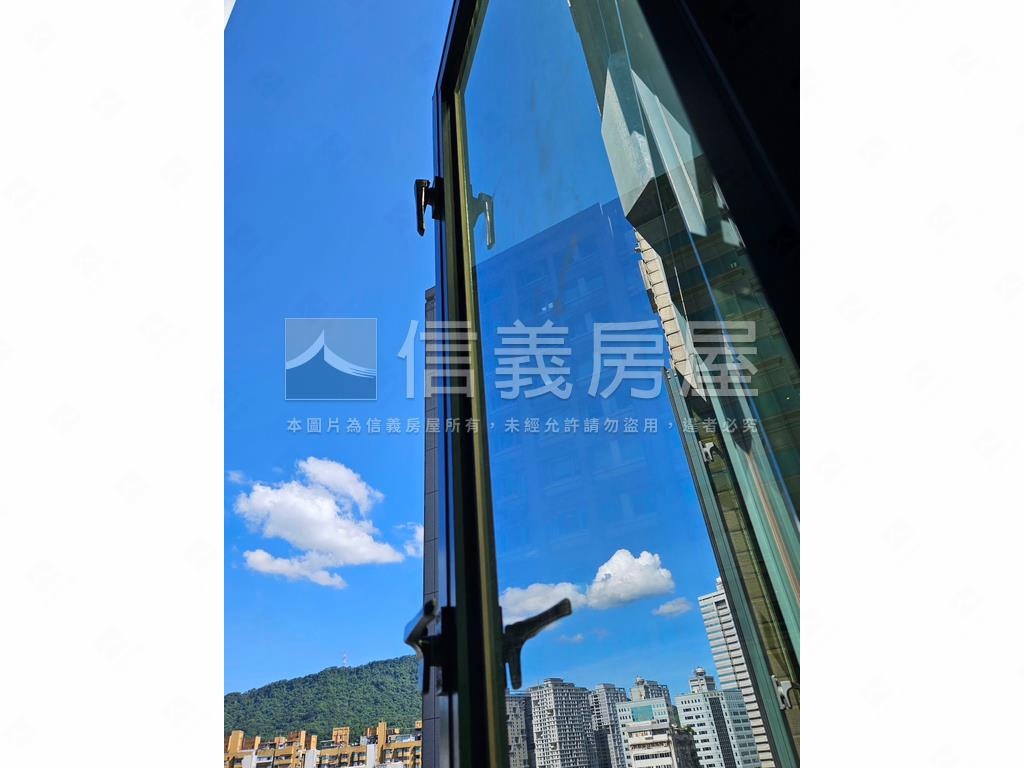 碧空如洗大窗美景ＥＡＴ房屋室內格局與周邊環境