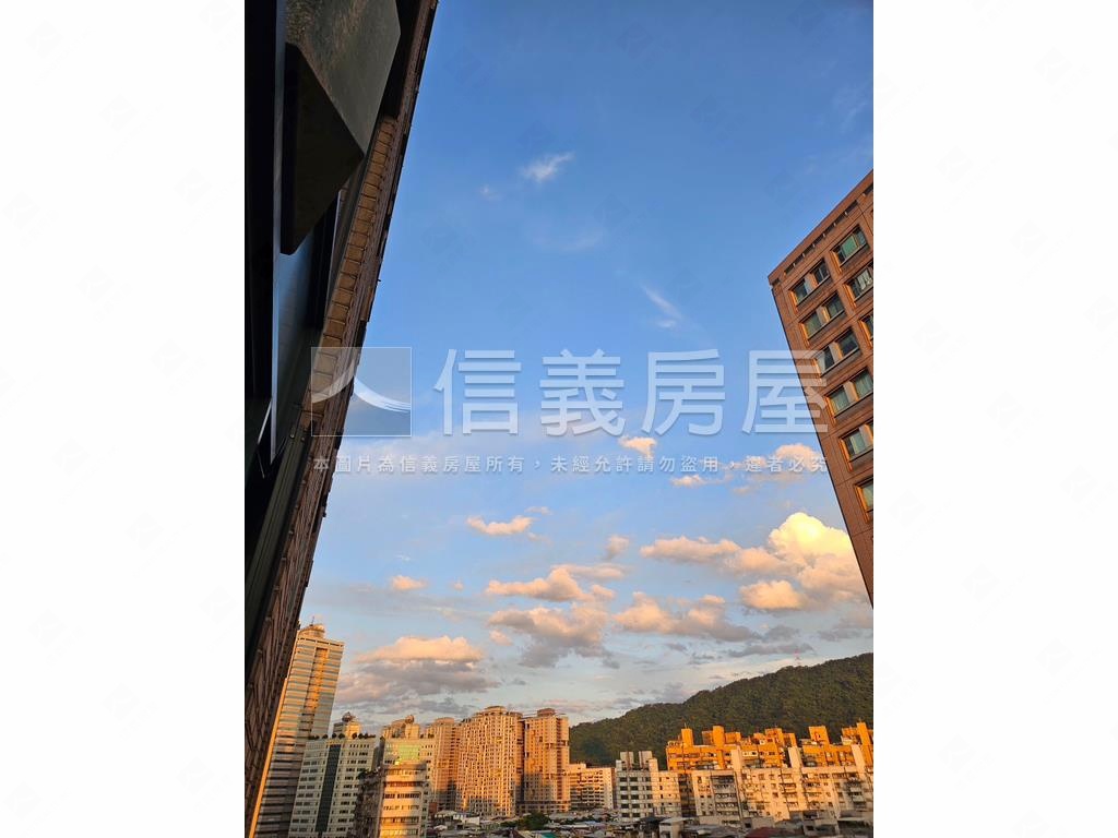 碧空如洗大窗美景ＥＡＴ房屋室內格局與周邊環境