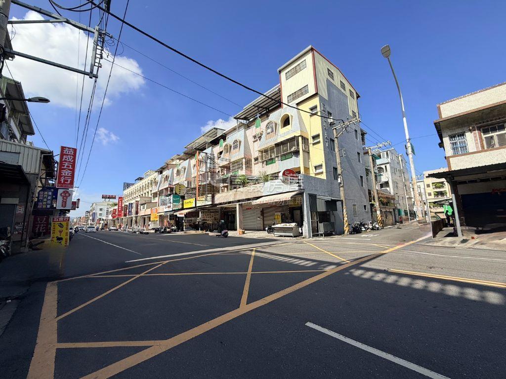 仁雄路生意透天店面房屋室內格局與周邊環境