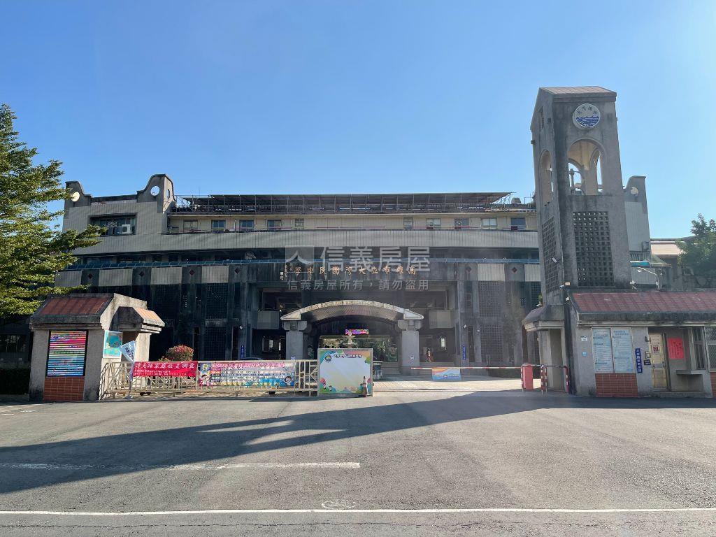 仁雄路生意透天店面房屋室內格局與周邊環境