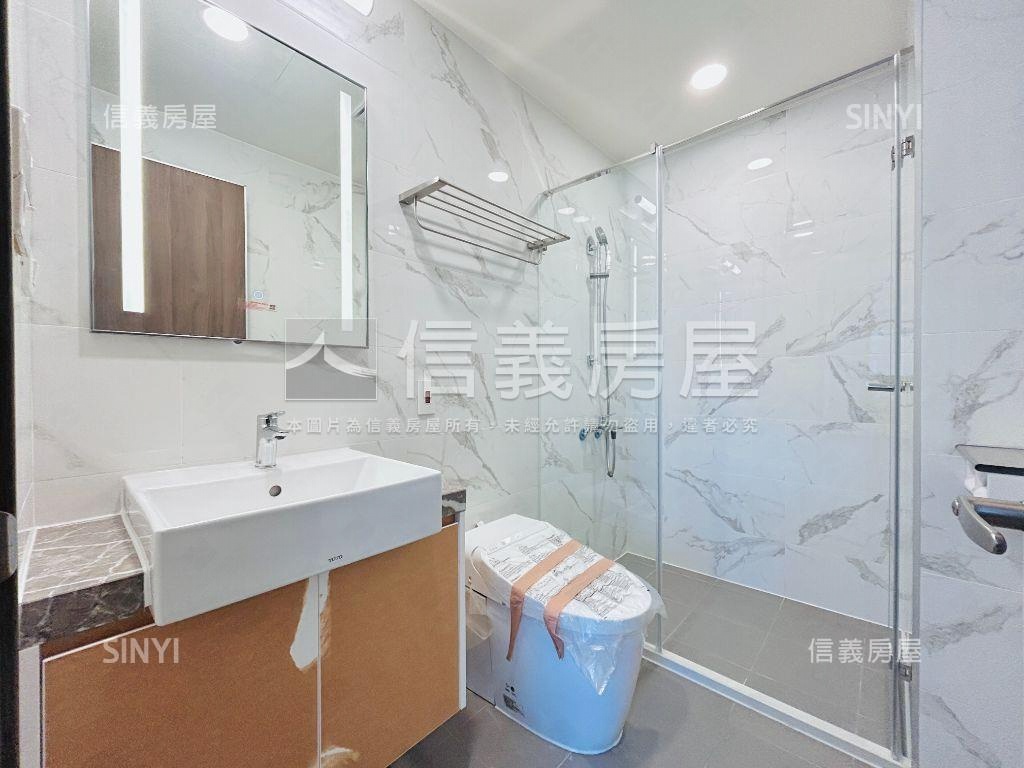 小檜溪佳麗堡次頂三房車位房屋室內格局與周邊環境