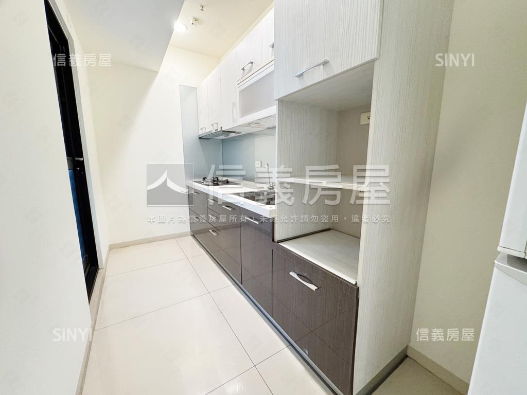 華鳳精裝四房平車房屋室內格局與周邊環境