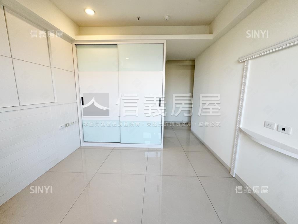 華鳳精裝四房平車房屋室內格局與周邊環境