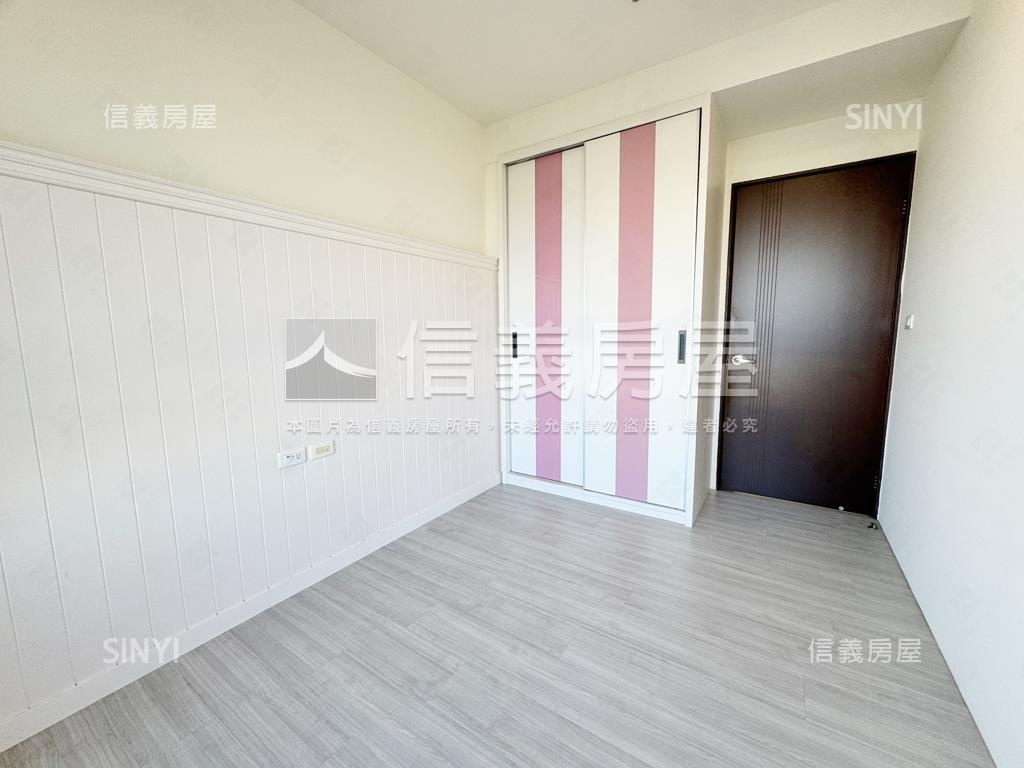 華鳳精裝四房平車房屋室內格局與周邊環境