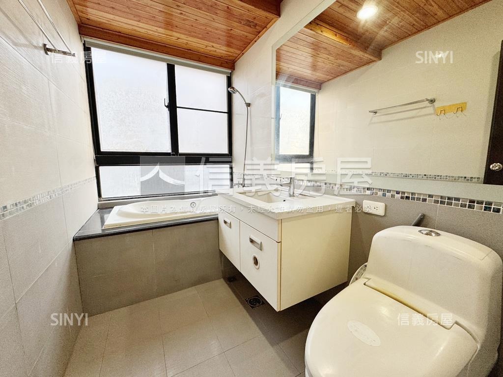 華鳳精裝四房平車房屋室內格局與周邊環境