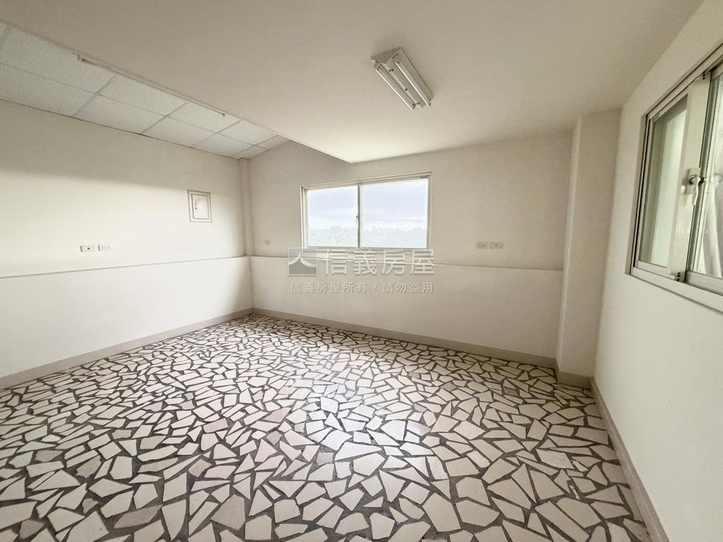 土地約６０５坪的合法農舍房屋室內格局與周邊環境