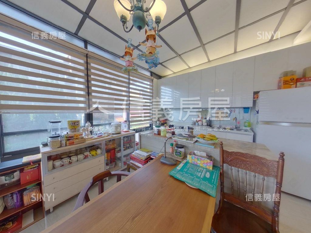小城邊間裝潢唯美豪邸房屋室內格局與周邊環境