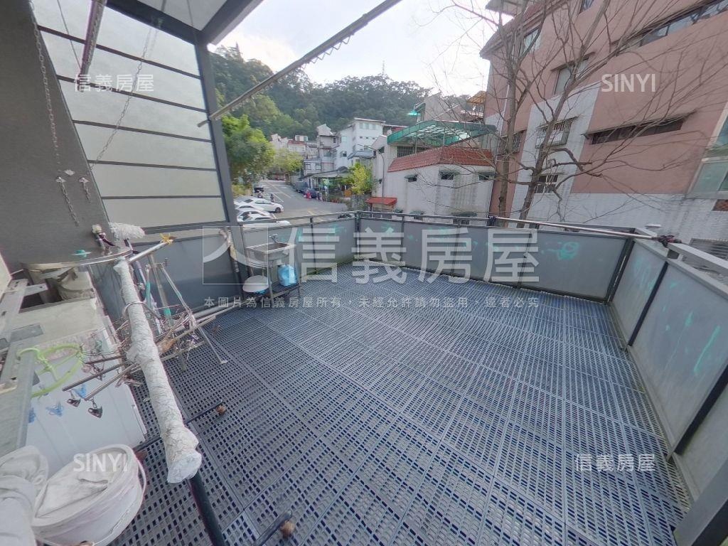 小城邊間裝潢唯美豪邸房屋室內格局與周邊環境