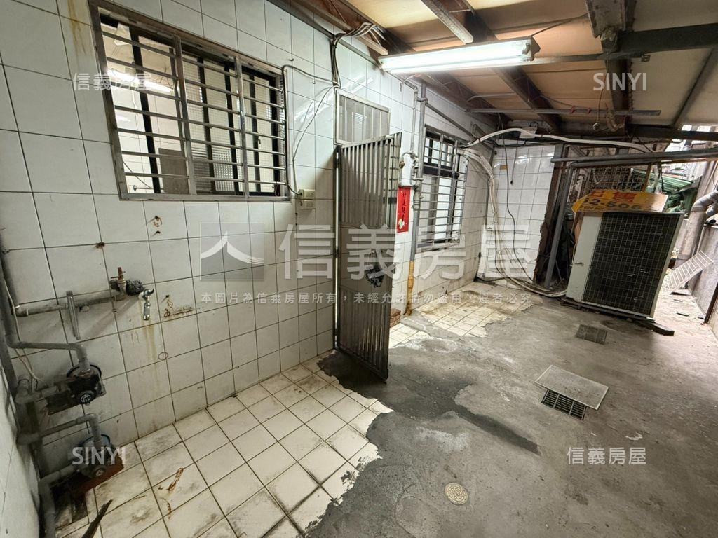 南西圓環商三大面寬店面房屋室內格局與周邊環境