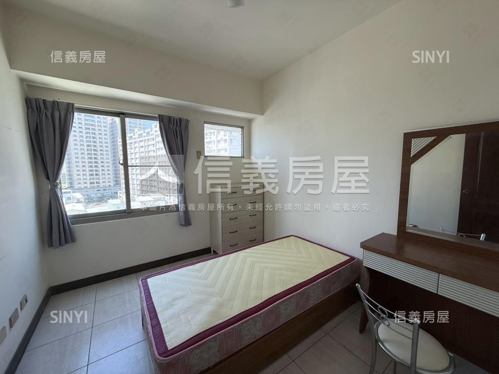 中西區次頂樓三房平車房屋室內格局與周邊環境