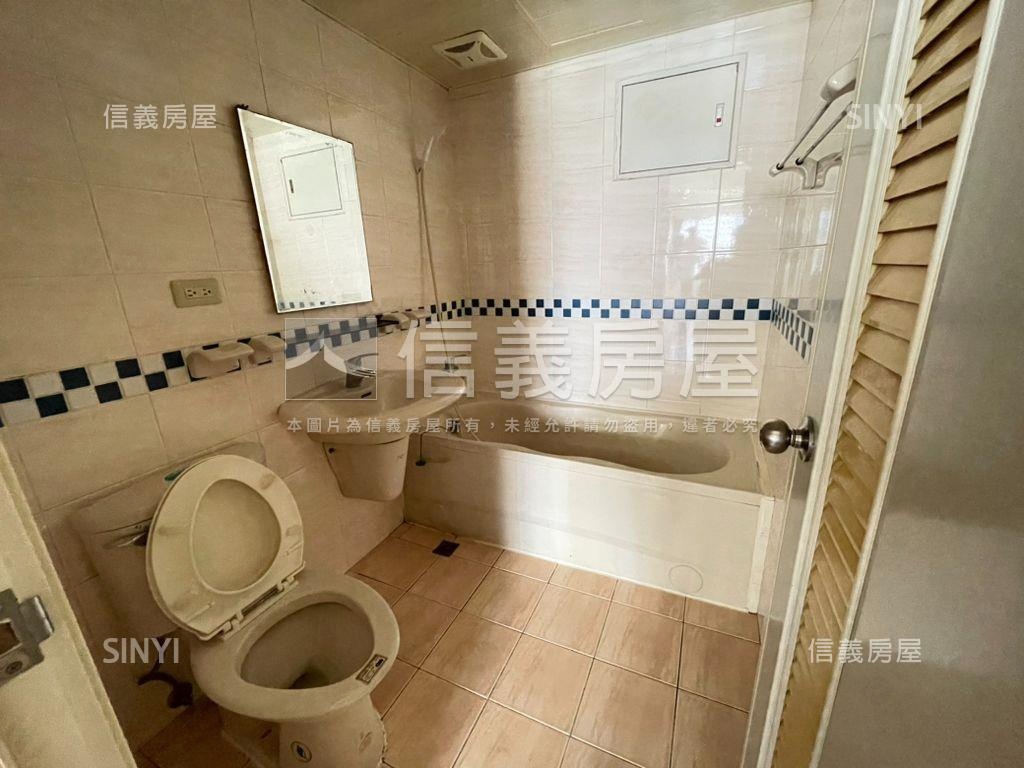 中西區次頂樓三房平車房屋室內格局與周邊環境