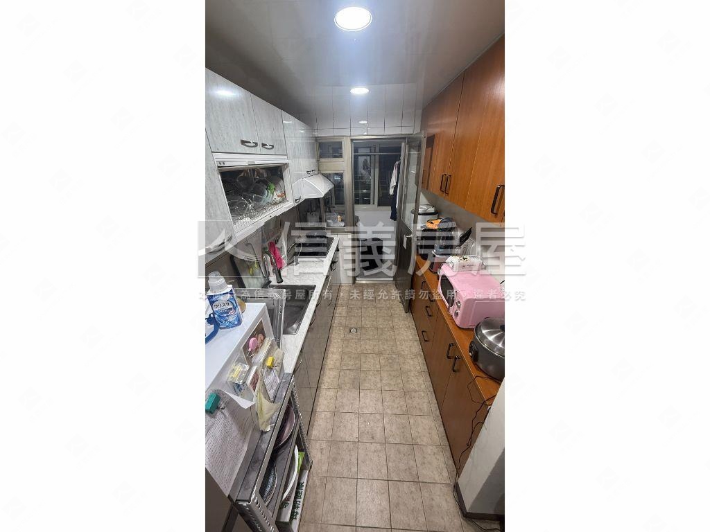 榮星花園低總裝潢美寓房屋室內格局與周邊環境