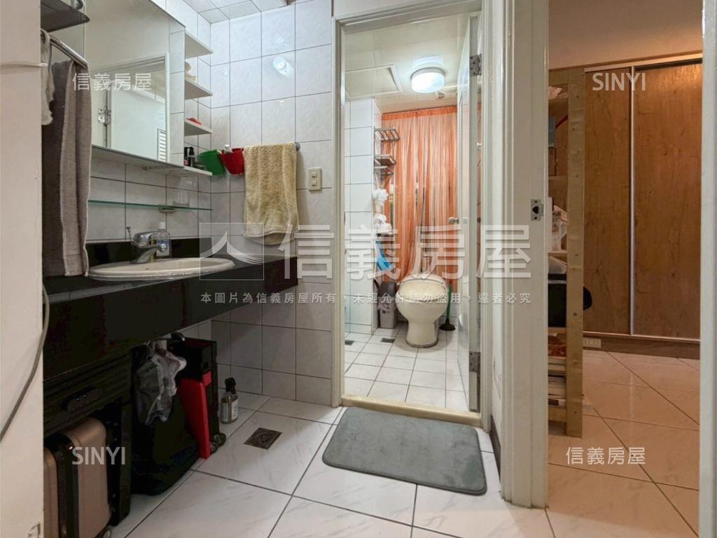 雙捷運公園採光美套房房屋室內格局與周邊環境