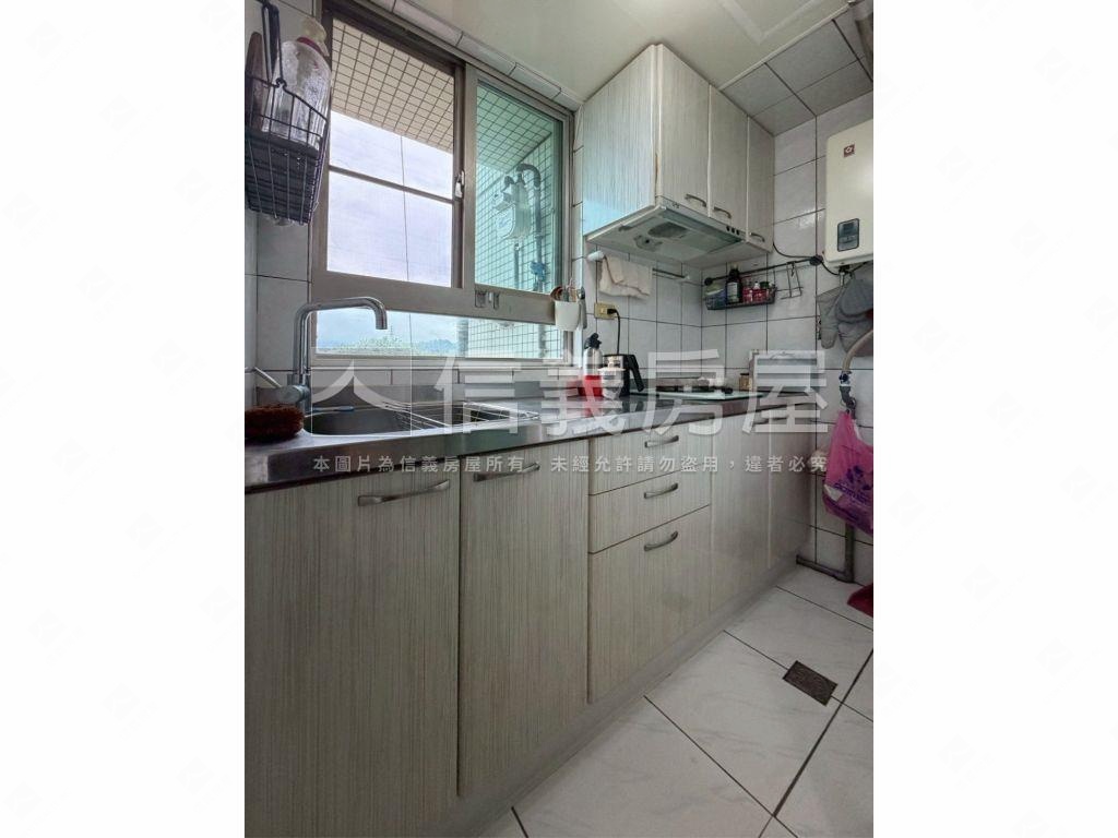 雙捷運公園採光美套房房屋室內格局與周邊環境