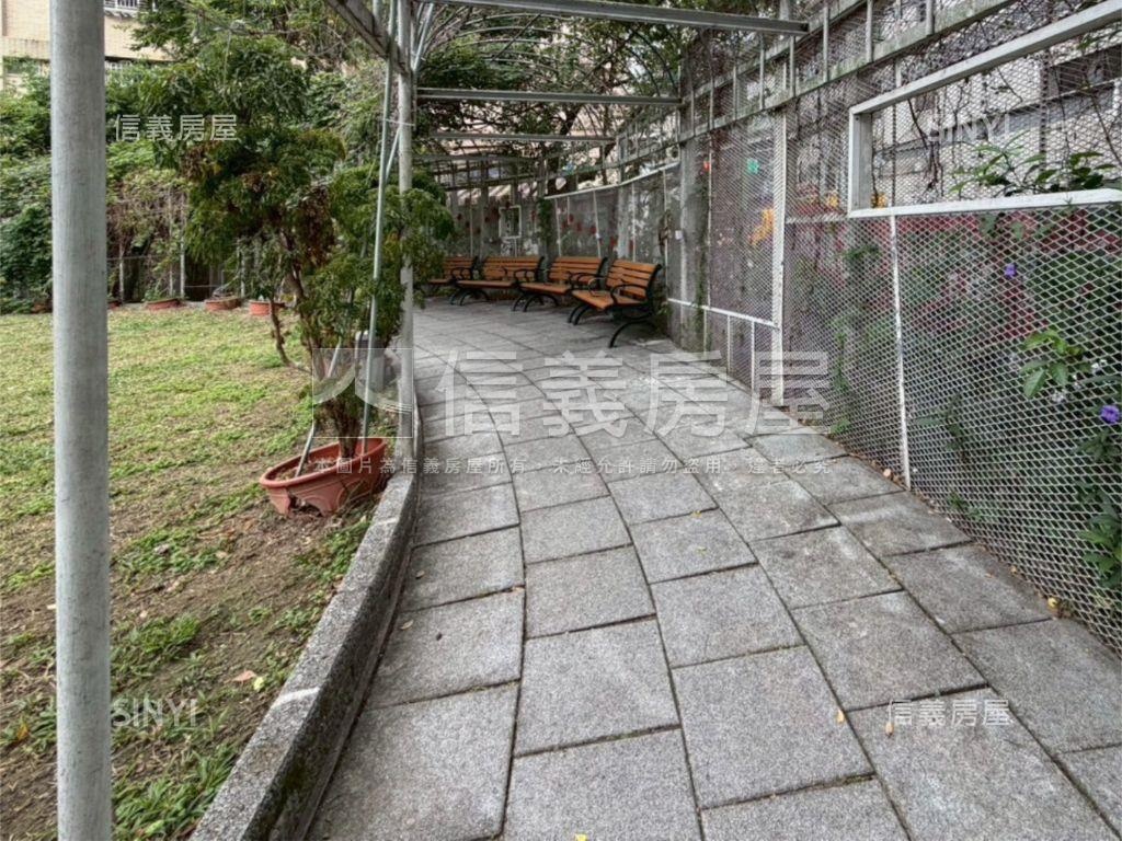 雙捷運公園採光美套房房屋室內格局與周邊環境