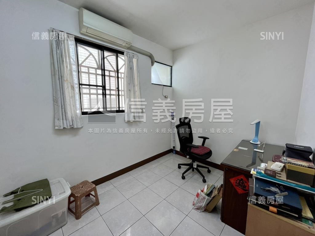 松竹街成家車庫美透天房屋室內格局與周邊環境