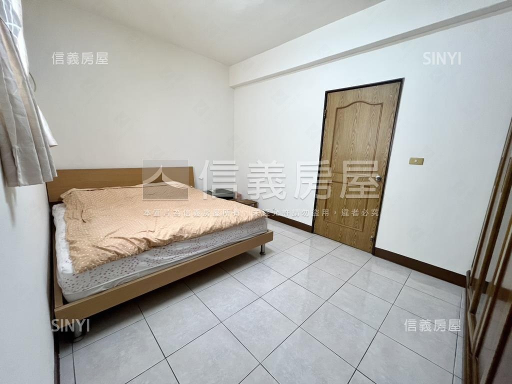 松竹街成家車庫美透天房屋室內格局與周邊環境